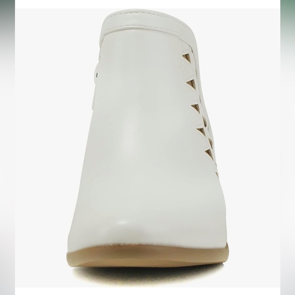 True Topic Women's White Mug Round Toe Faux Leather Stacked Western Ankle Bootie - Picture 3 of 9